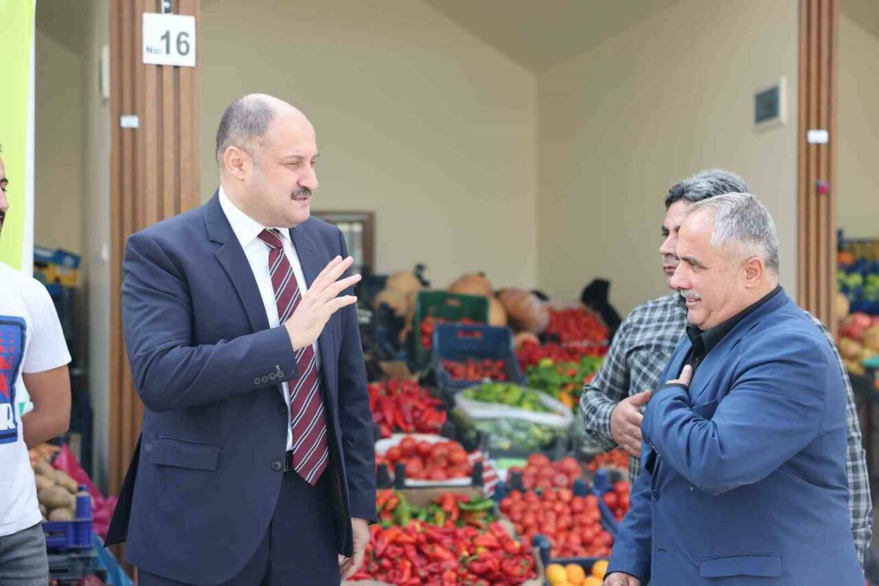 Şanlıurfa Büyükşehir Belediye Başkanı Mehmet Kasım Gülpınar, 11 Nisan Manavlar