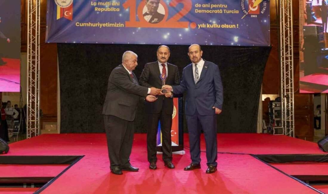Gülpınar’a “Yılın en başarılı belediye başkanı” ödülü Şanlıurfa Büyükşehir Belediye Başkanı Mehmet Kasım Gülpınar, Romanya'da düzenlenen 17.