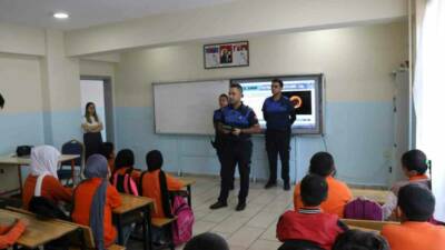 Haliliye Belediyesi Zabıta Müdürlüğü, Hacı Eyüp Koç Ortaokulu öğrencilerine 'Bilinçli