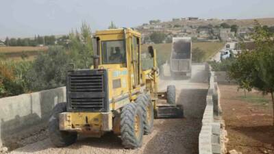 Haliliye Belediyesi Fen İşleri Müdürlüğü, ilçe genelinde başlattığı yol yapım,