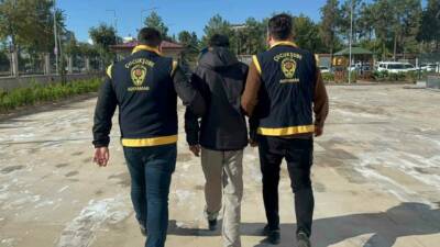 Adıyaman’da, iki farklı iş yerine giren şahıs, polis ekiplerince yakalandı.