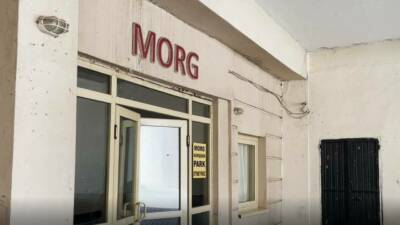 Şanlıurfa'nın Siverek ilçesinde 1,5 yaşındaki Ahsen Kış, evinin önünde oyun