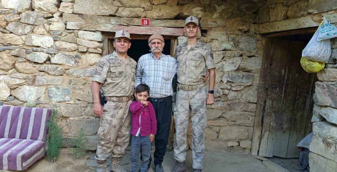 Batman’ın Sason ilçesinde jandarma ekipleri, 1 Ekim Dünya Yaşlılar Günü