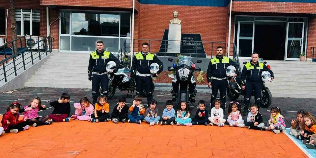 Gaziantep İl Jandarma Komutanlığı trafik timleri, Şehitkamil ilçesindeki 73 öğrenciye