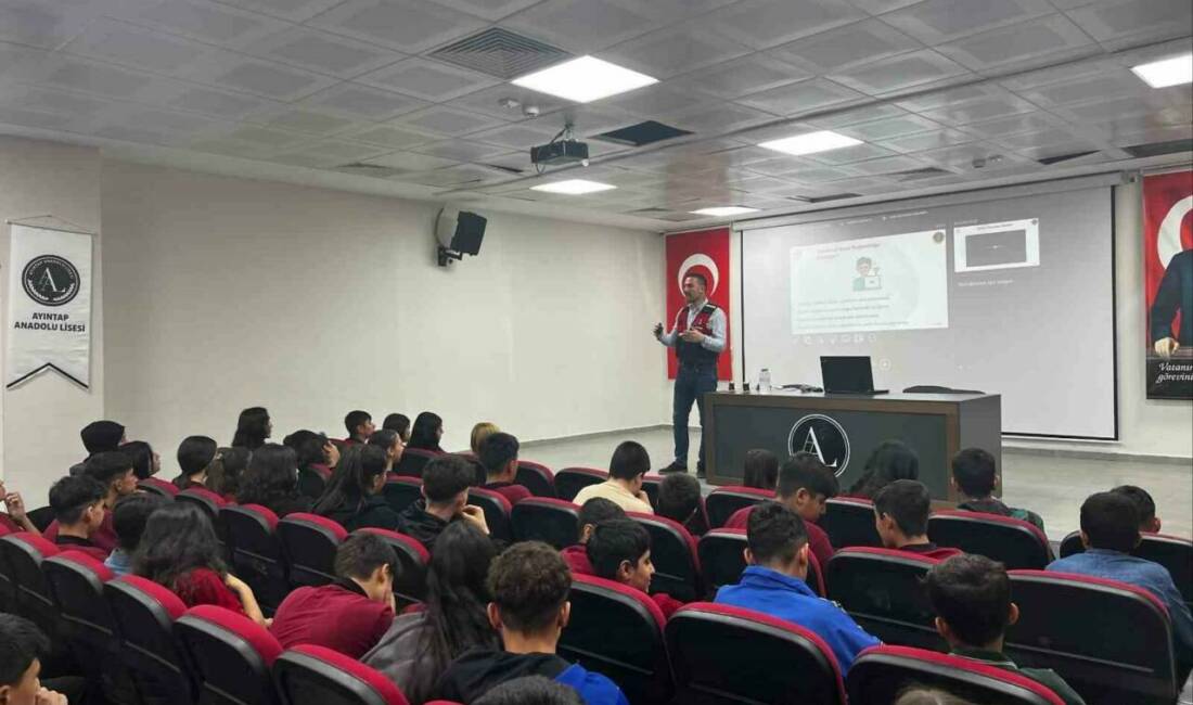 Gaziantep'te, Jandarma ekipleri tarafından 240 lise öğrencisine siber güvenlik konularında