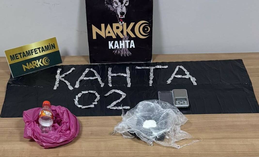 Kahta’da uyuşturucu operasyonu: 2 kişi tutuklandı Adıyaman’ın Kahta ilçesinde gerçekleştirilen uyuşturucu operasyonunda S.F. ve A.D. isimli