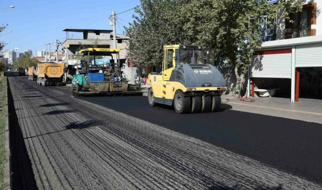 Diyarbakır Büyükşehir Belediyesi, Kayapınar ilçesinde 8 caddeyi yenileyerek asfalt serimi