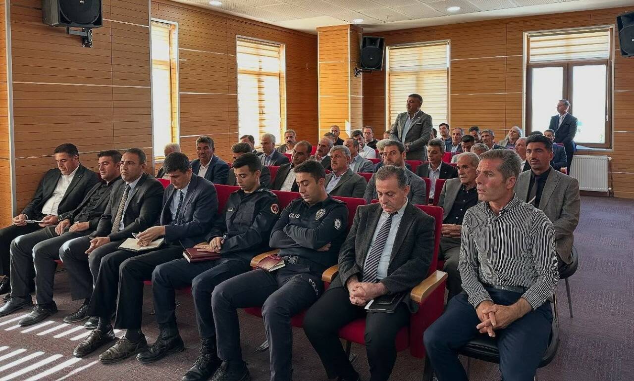 Adıyaman’ın Sincik ilçesinde Kaymakam Fatih Yıldız başkanlığında mahalle muhtarları, İl