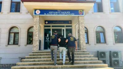 Adıyaman İl Jandarma Komutanlığı ekipleri, çeşitli suçlardan aranması bulunan 2