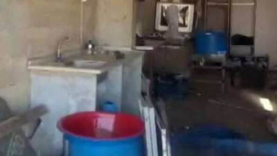 Kilis'te hijyen kurallarına uymayan bir nar ekşisi imalathanesi, zabıta ekipleri