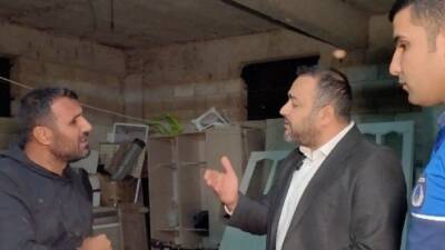 Kilis'te hijyen kurallarına uymayan bir nar ekşisi imalathanesi zabıta ekipleri