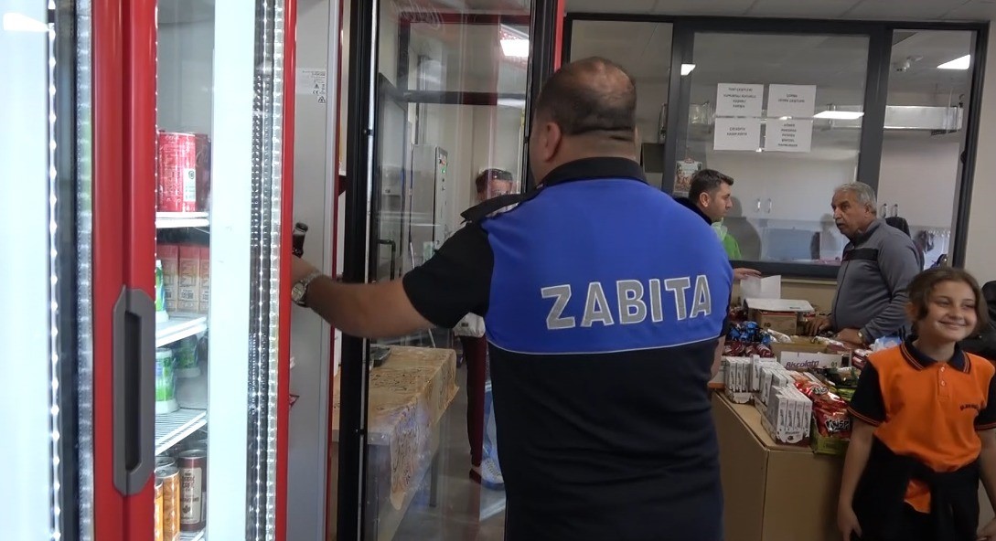 Kilis Belediyesi Zabıta Müdürlüğü ekipleri, öğrencilerin sağlıklı beslenmesini sağlamak amacıyla