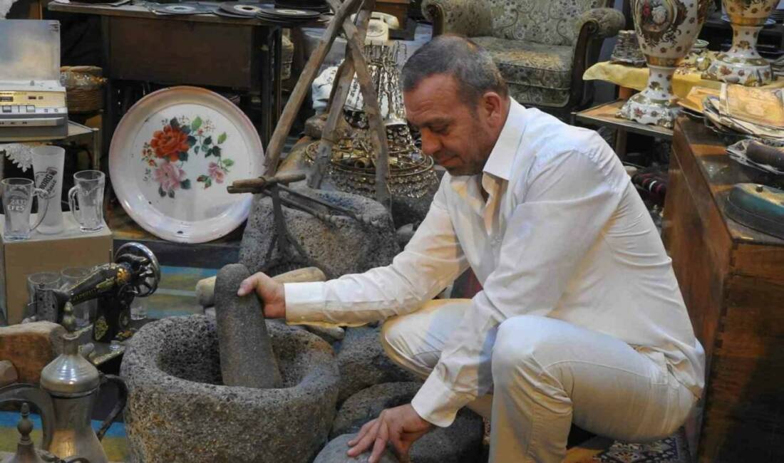 Kilis'teki antikacı dükkanında sergilenen yöresel eşyalar geçmişe dair önemli izler