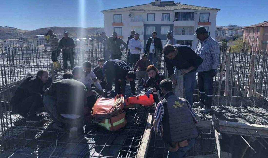 Kırılan pompa parçasının altında kalan işçi yaralandı Besni ilçesinde bir inşaat alanında beton dökümü sırasında beton pompasının