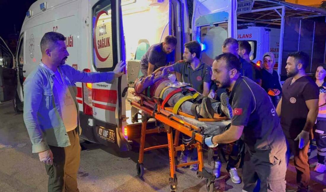 Adıyaman-Kahta Karayolu'nda meydana gelen trafik kazasında otomobil, sürücünün direksiyon hakimiyetini
