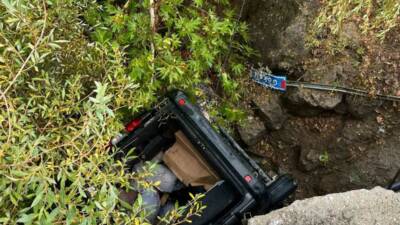 Adıyaman’ın Gölbaşı ilçesinde köprüde meydana gelen trafik kazasında bir otomobil