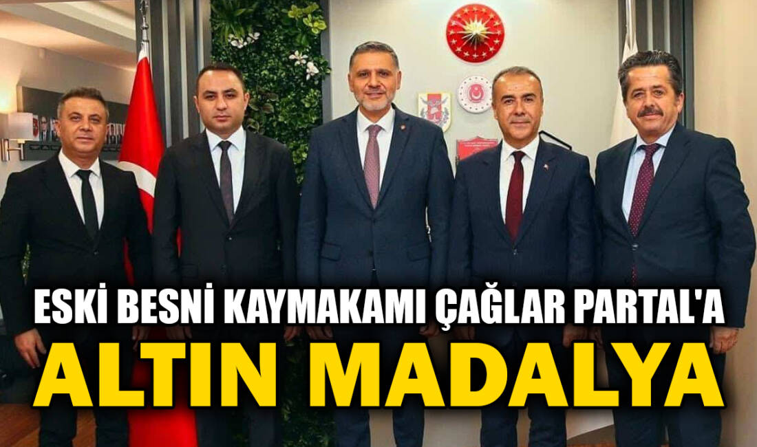 Eski Besni Kaymakamı Çağlar Partal’a Altın Madalya… Besni'deki tüm okulların (108) katılımıyla geçtiğimiz yaz uygulanan "TSKGV Besni Seninle!" etkinliği