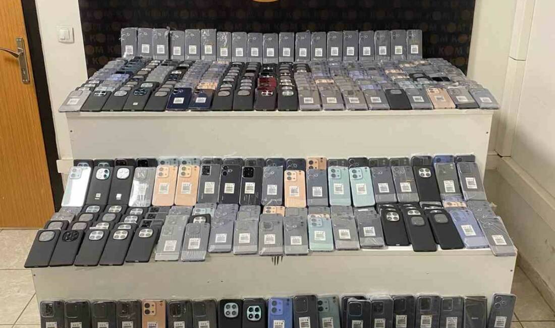 Mardin’de 15 milyon liralık kaçak cep telefonu ele geçirildi Mardin'de gerçekleştirilen kaçakçılık operasyonunda polis ekipleri 602 adet cep telefonu