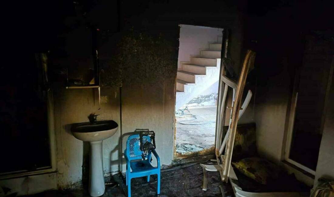 Mardin'in Kızıltepe ilçesinde Sanayi Mahallesi'nde bulunan 3 katlı bir evde