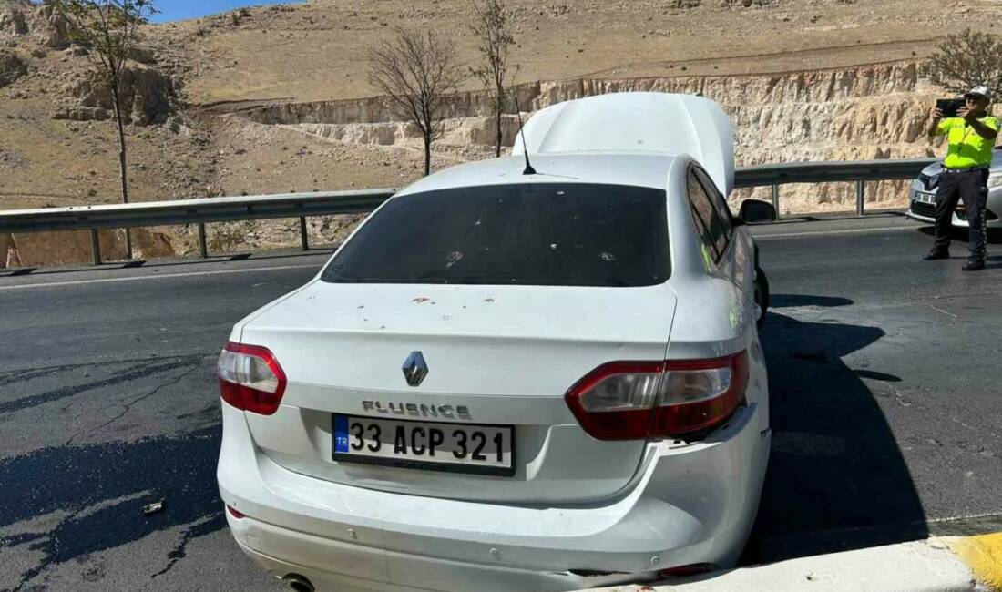 Mardin’de otomobilin bariyerlere çarpması sonucu maddi hasar oluştu.