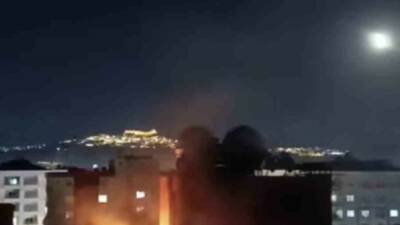 Mardin'in Kızıltepe ilçesinde bulunan bir apartmanın çatı katında çıkan yangın,