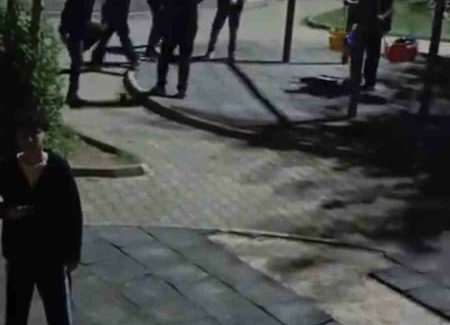 Mardin'in Kızıltepe ilçesinde bulunan Mehmet Sincar Parkı'ndaki çocuk oyun gruplarına