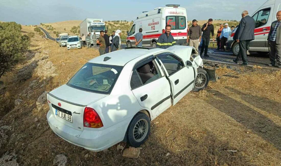 Mardin Mazıdağı'nda iki otomobilin çarpıştığı kazada 4 kişi yaralandı. Kaza,