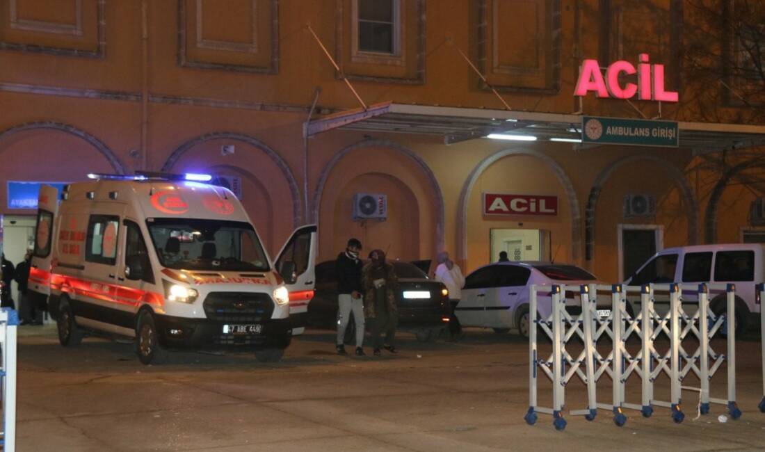 Mardin'de, Kızıltepe ilçesinde meydana gelen trafik kazasında, plakaları belirlenemeyen iki