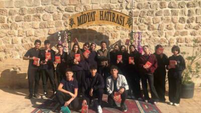 Mardin'in Masal Şehri Midyat'ta düzenlenen 'Masal Şehir Midyat Sokaklarında Kitap