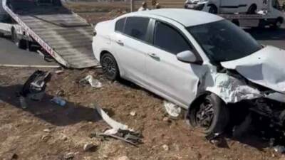 Mardin'in Nusaybin ilçesinde otomobil ile hafif ticari aracın çarpıştığı kazada