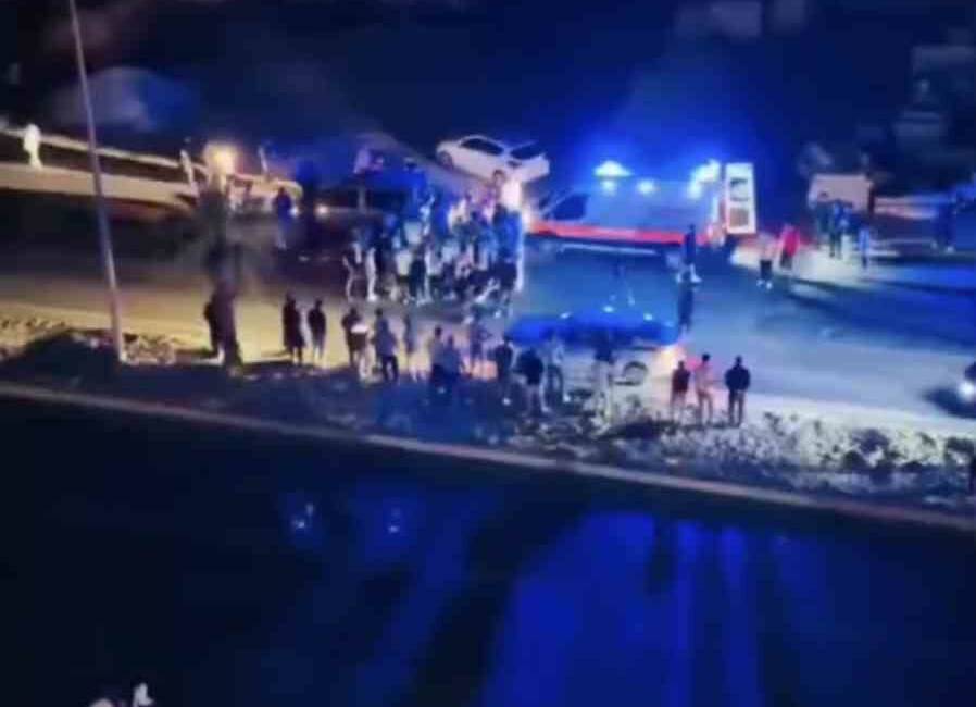 Mardin'in Kızıltepe ilçesinde akşam saatlerinde meydana gelen trafik kazasında, otomobilin