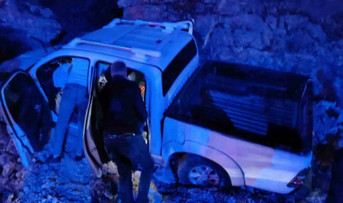 Mardin'in Artuklu ilçesinde Kabala Mahallesi'nde meydana gelen trafik kazasında kontrolden