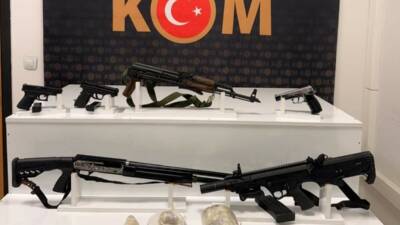 Mardin'de polis ekipleri tarafından düzenlenen operasyonda yasa dışı silah ticareti