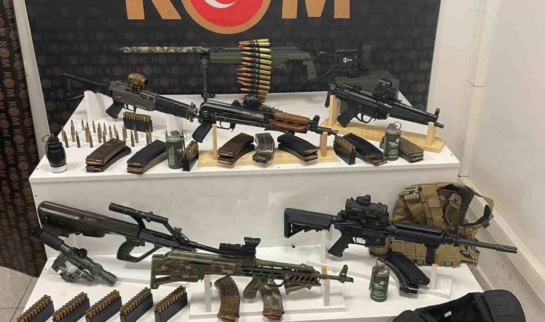 Mardin’de silah kaçakçılığı operasyonu Mardin'in Artuklu ilçesinde polis ekipleri, yasa dışı silah kaçakçılığı ve