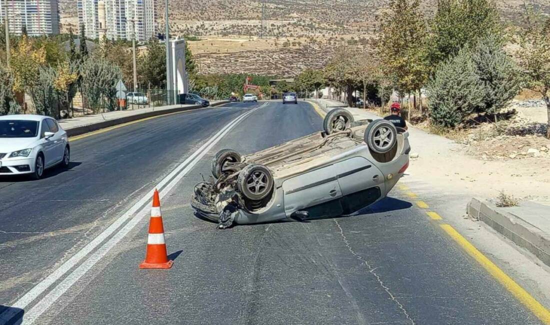 Mardin'in Artuklu ilçesinde Kayacan Mahallesi'nde meydana gelen trafik kazasında 06
