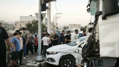 Mardin'in Kızıltepe ilçesinde tır ile otomobilin çarpıştığı kazada 1 kişi