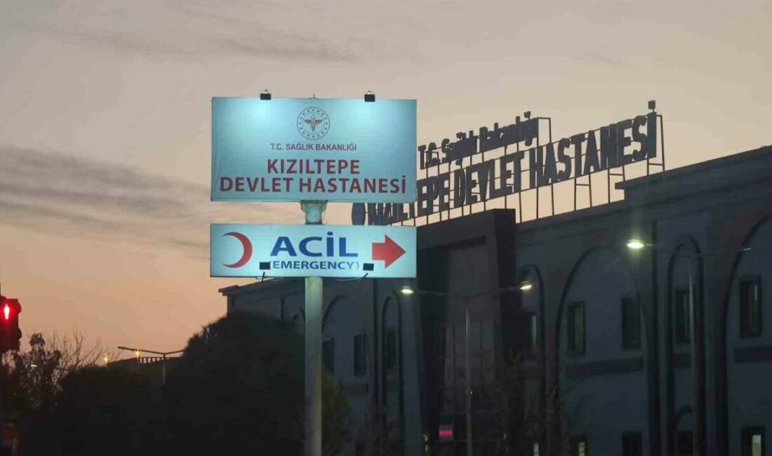 Mardin’de traktörün altında kalan bir kişi hayatını kaybetti Mardin’in Kızıltepe ilçesinde, çamura saplanan traktörünü çıkarmaya çalışan bir kişi,