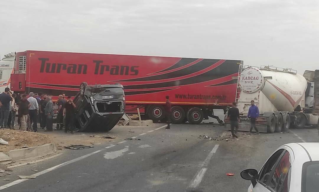 Mardin'in Nusaybin ilçesinde Yeni Sınır Kapısı mevkiinde gerçekleşen trafik kazasında,