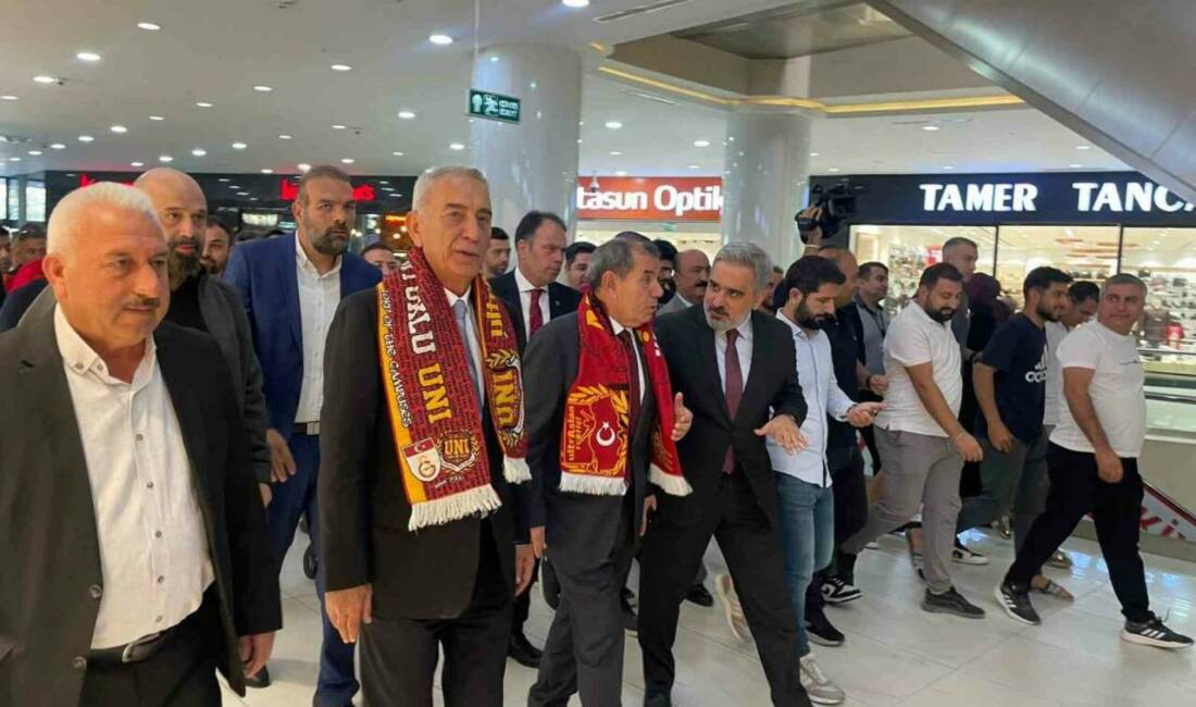 Mardin'deki Mardian Mall Alışveriş Merkezi'nde Galatasaray lisanslı taraftar ürünlerinin satıldığı
