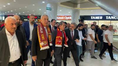 Mardin'deki Mardian Mall Alışveriş Merkezi'nde Galatasaray lisanslı taraftar ürünlerinin satıldığı