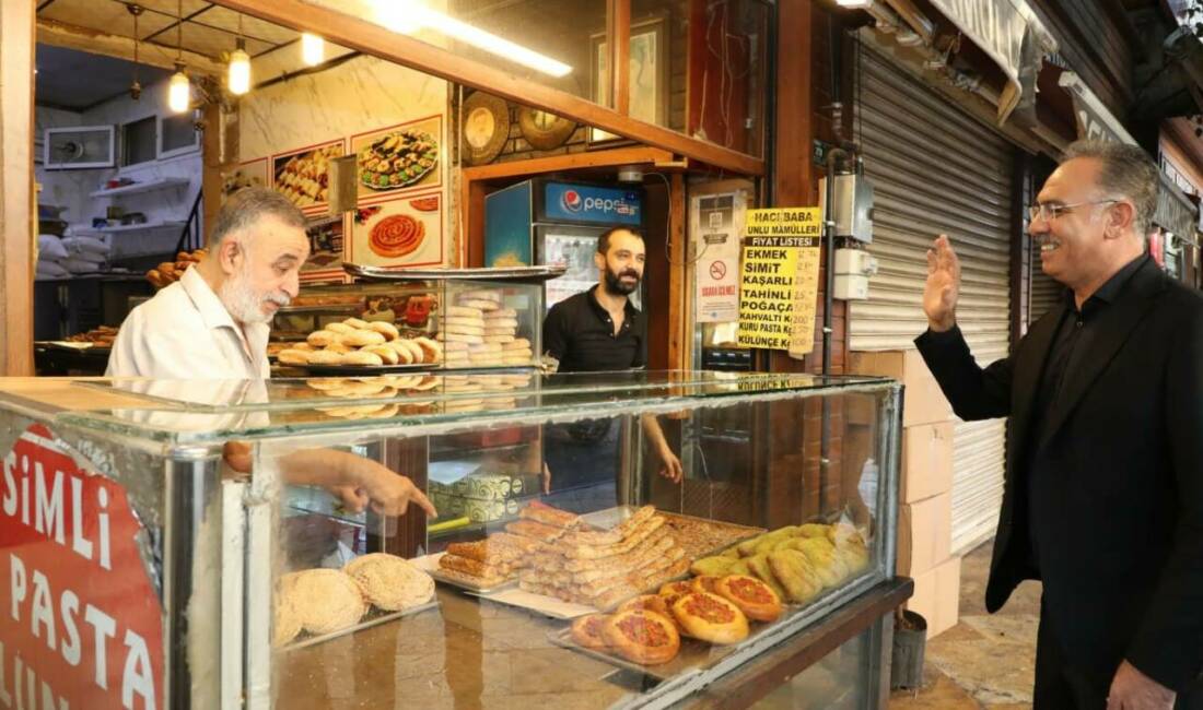 Mehmet Kuş, haftaya esnafla buluşarak başladı Eyyübiye Belediye Başkanı Mehmet Kuş, Balıklıgöl çevresindeki ve Akarbaşı Mahallesi’ndeki