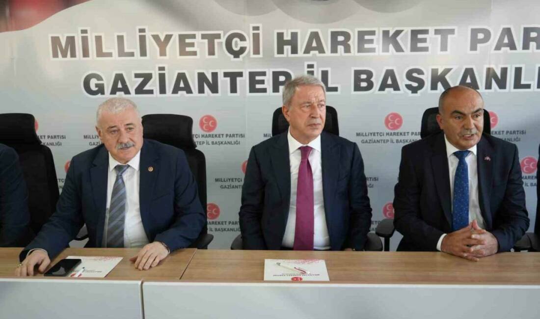 Hulusi Akar, Türkiye'nin terörsüz bir geleceğe doğru ilerleyeceğini vurguladı. Büyük