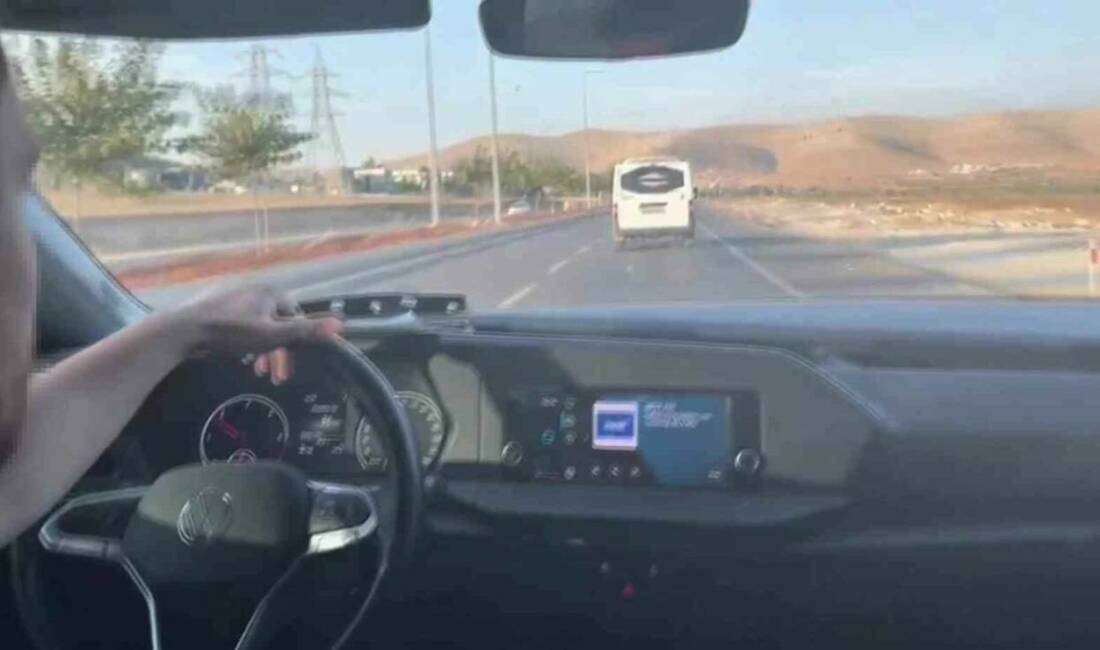 Şanlıurfa'da 645 adet gümrük kaçağı cep telefonu ele geçirildi. Operasyonda