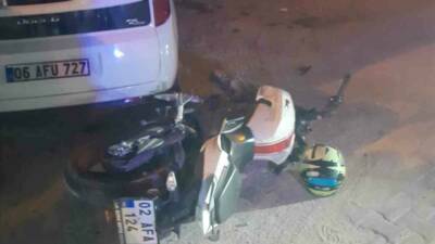 Adıyaman’ın Besni ilçesinde bir motosikletin park halindeki araca çarpması sonucu