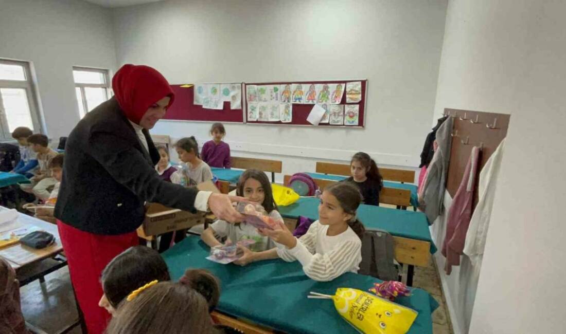 Diyarbakır’ın Bağlar ilçesine bağlı Muradiye Mahallesi muhtarı Dilek Demir, ‘Dünya