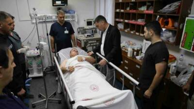 Şanlıurfa'da polis merkezi önünde nöbet tutan bir polis memuru bıçaklı