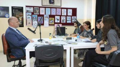 Diyarbakır Adnan Menderes Anadolu Lisesi’nde eğitim gören öğrenciler edebiyat öğretmenlerinin