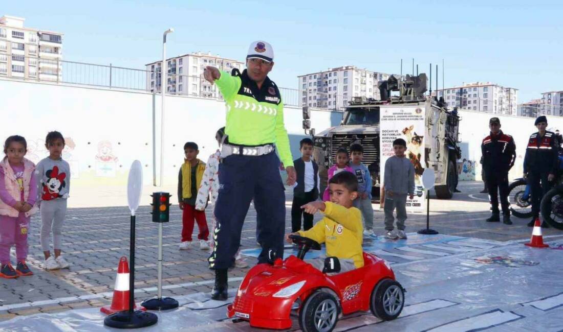 Öğrencilere tanıtım ve bilgilendirme etkinliği düzenledi Adıyaman İl Jandarma Komutanlığı, 2025-2026 eğitim ve öğretim yılının başlamasıyla