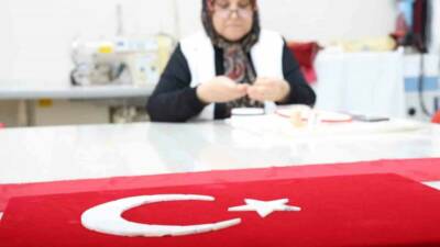 Diyarbakır Olgunlaşma Enstitüsü, "Köklü Geçmişten Güçlü Cumhuriyete" temasıyla hazırladığı "bayrak"