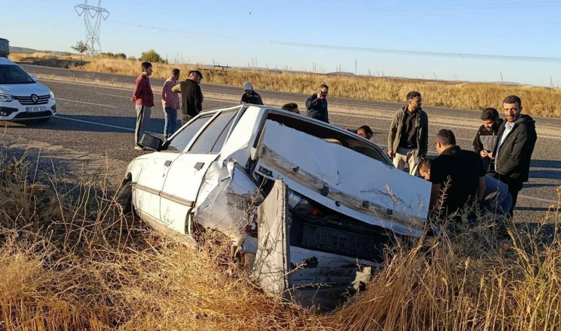 Otomobil şarampole girdi: 2 yaralı Adıyaman’da, sürücüsünün direksiyon hakimiyetini kaybettiği otomobilin şarampole girmesi sonucu 2